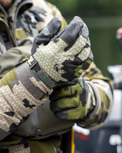 Precision Glove | Vias